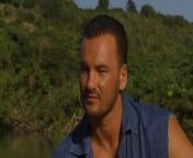 На природе ебут красивую девушку вдвоём